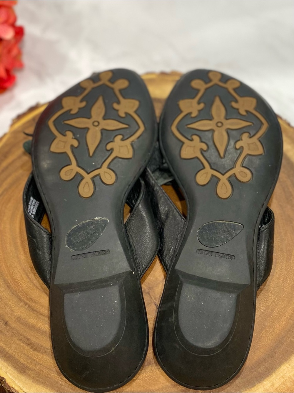 Born Women’s Gidget/Gidgett Black Leather Flower Flip Flop Sandals Size 11/43 - Picture 10 of 11